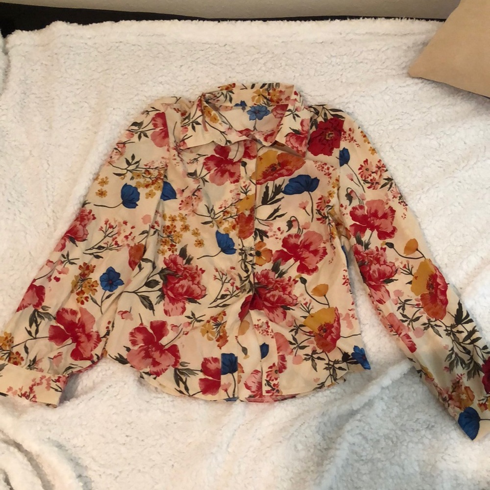 Cute bottom up blouse